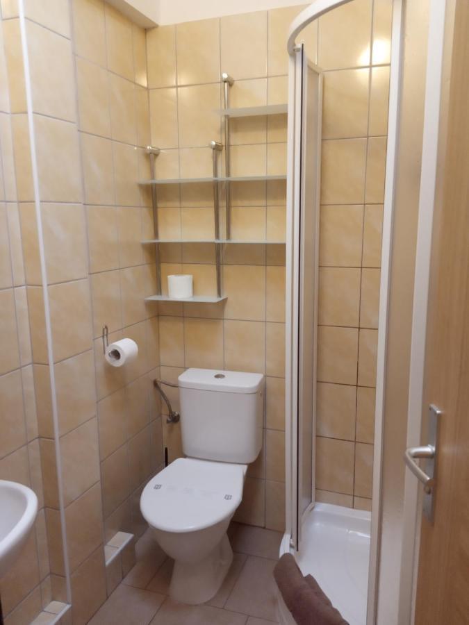 Penzion & Ubytovani Chrast  Luaran gambar